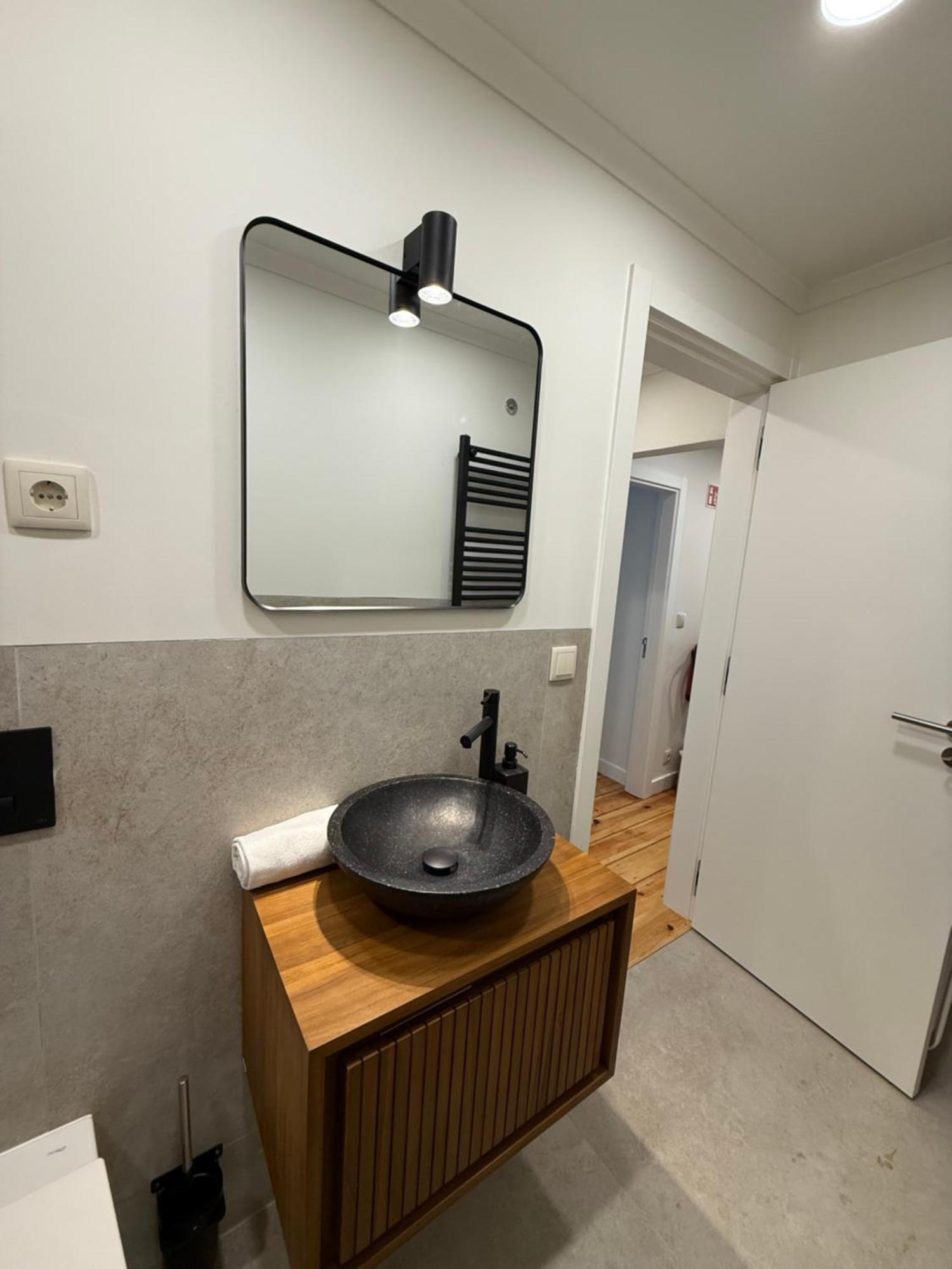 C1 Remodeld Beautiful Charming 2Br Apartment - Bairro Alto Лиссабон Экстерьер фото